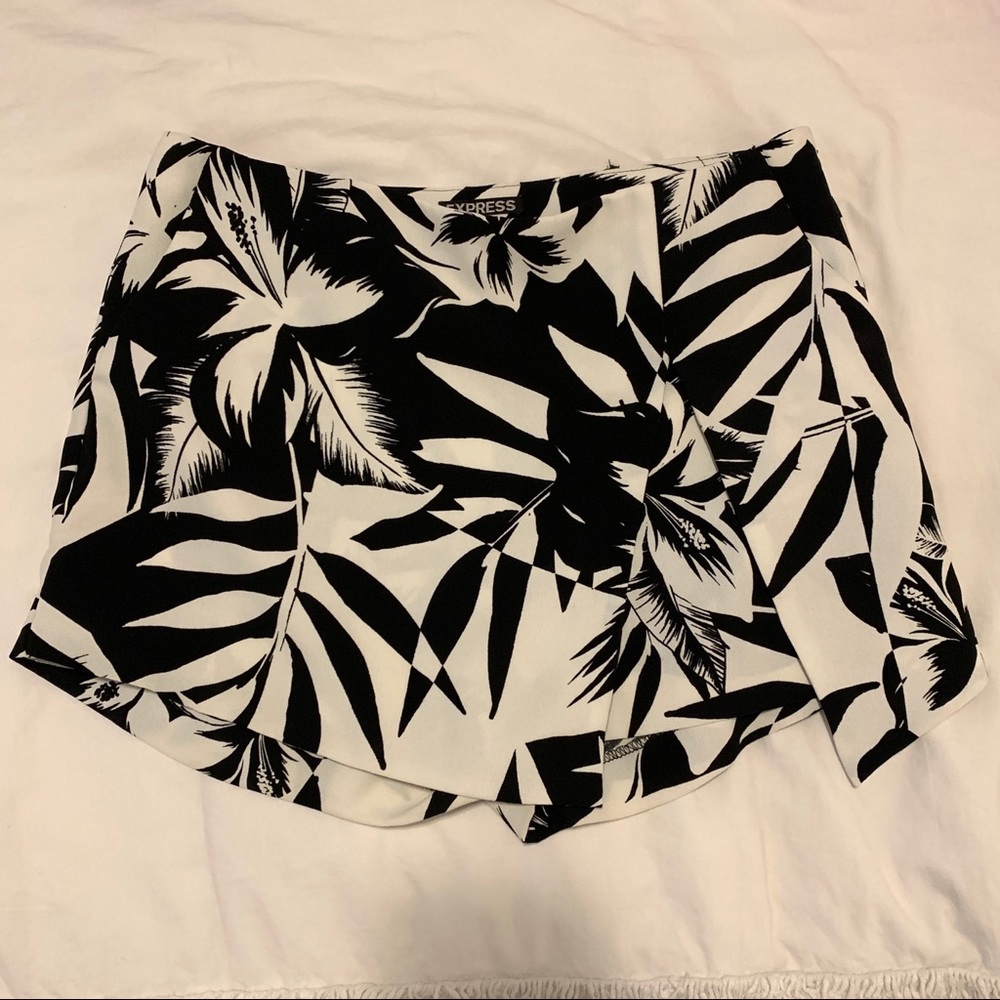 Express skort in tropical palm print size 6